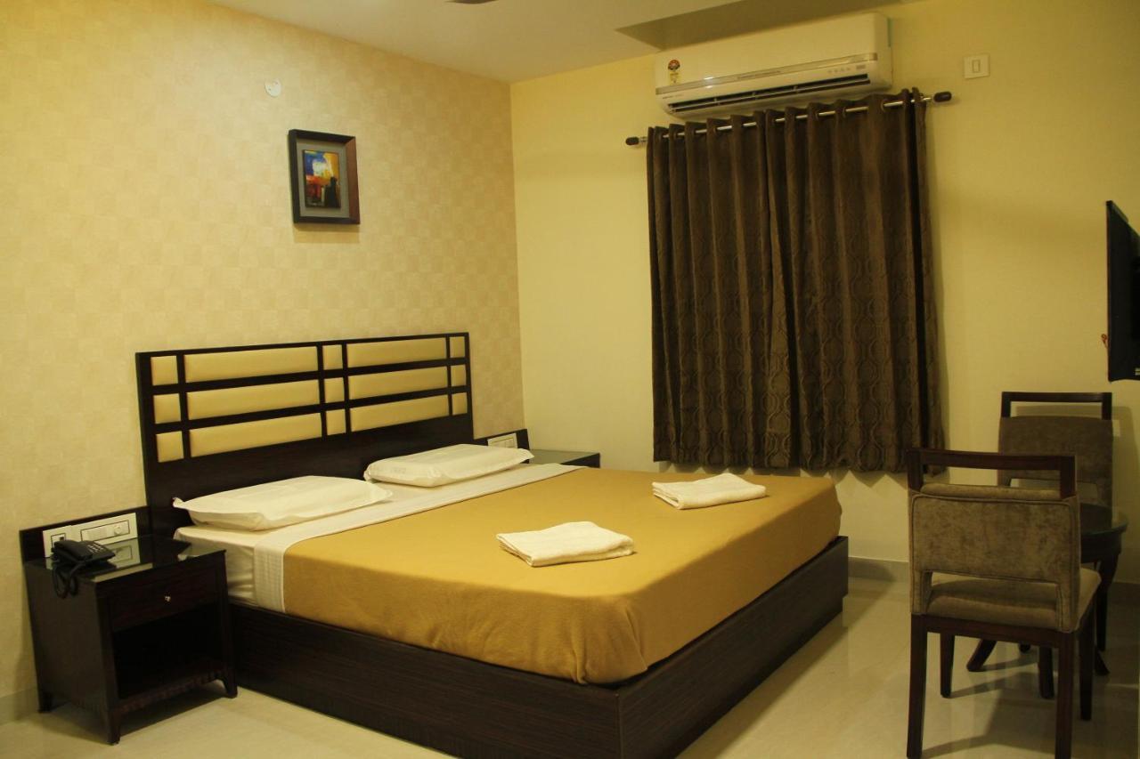 Hotel M.P Temples Inn กุมพาโกนัม ภายนอก รูปภาพ
